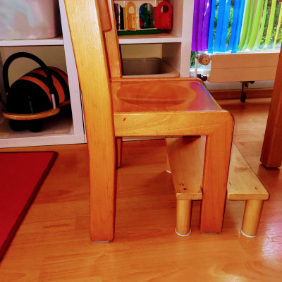 Stuhl mit Hocker